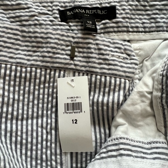 Banana Republic sz 12 blue & white seersucker shorts 6 inches - Picture 3 of 3